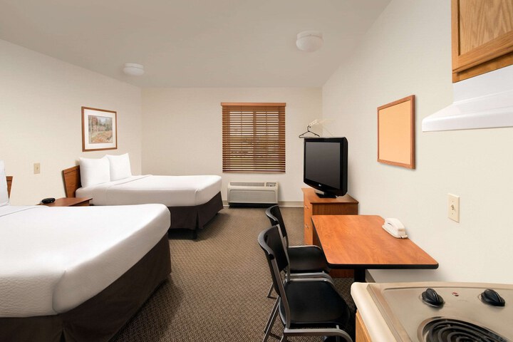 2 Double Beds (1 of 7)