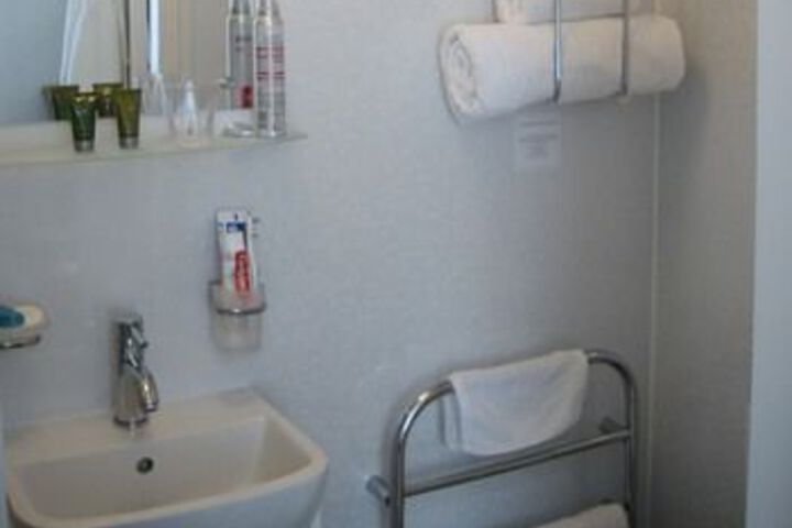 Room 12 of 32