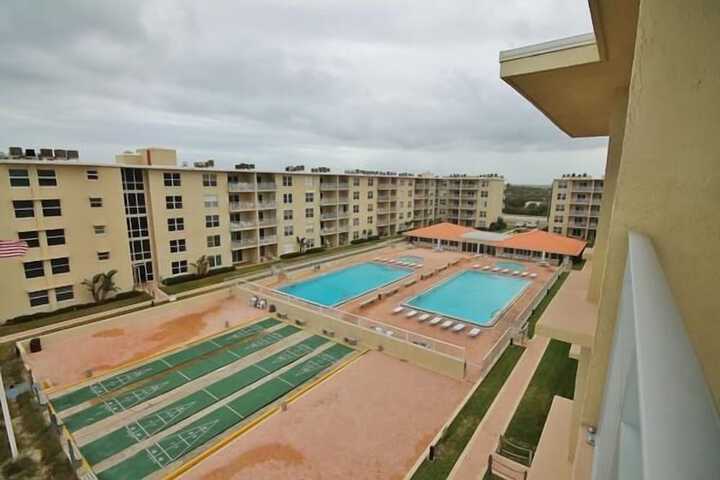 Pool 201 of 264
