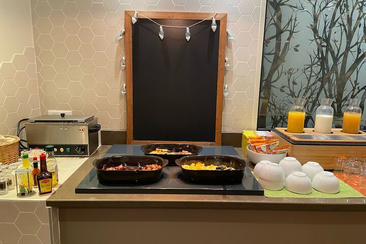 Dining 78 of 92