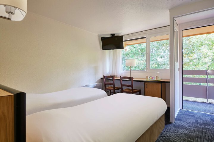 Room 8 of 31
