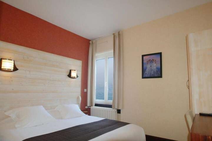 Room 8 of 33