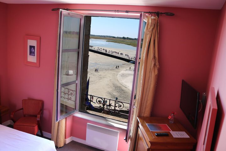 Room 14 of 98