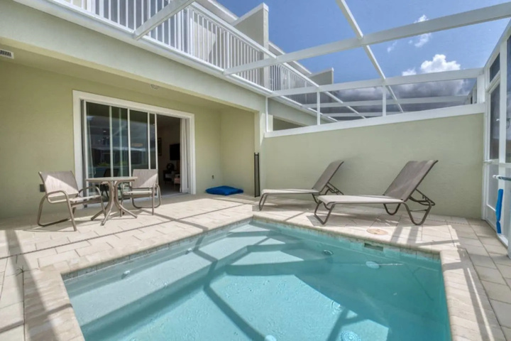 Pool 12 of 18
