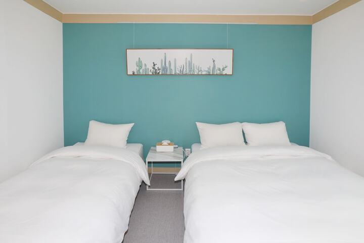 Room 8 of 34