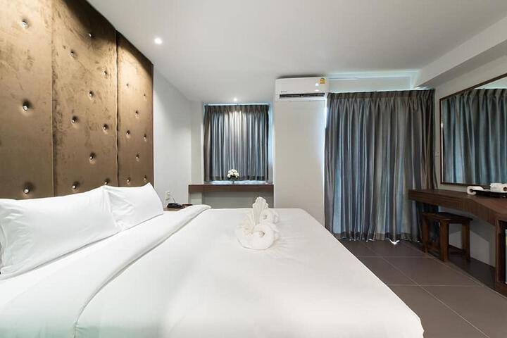 Room 1 of 36