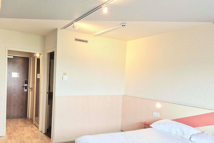 Room 17 of 54