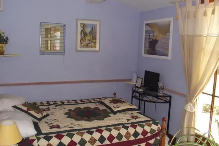 Room 2 of 8