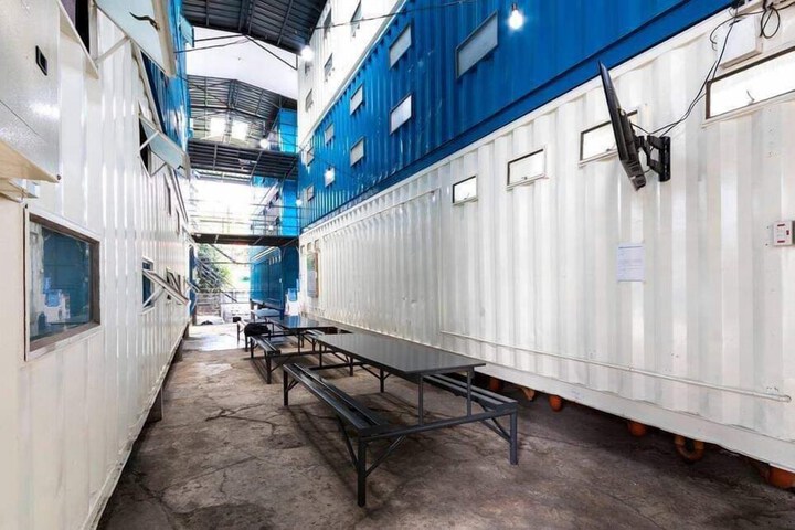 Room 4 of 6