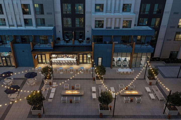 Hotel Exterior 41 of 48