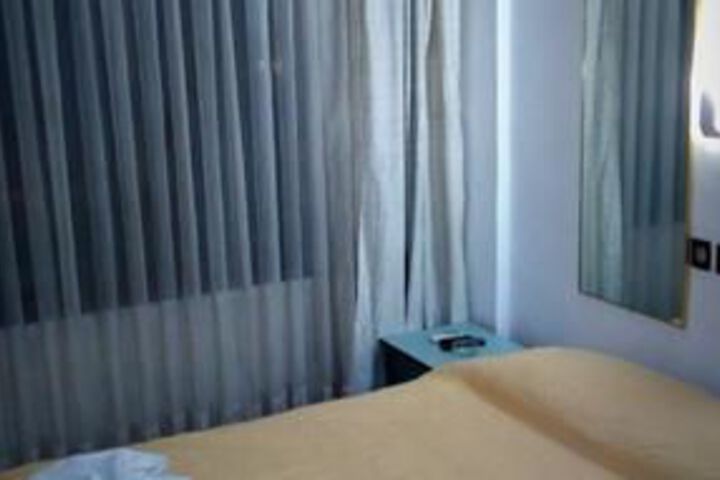 Room 10 of 20