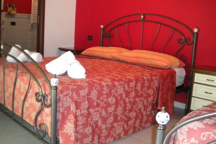 Room 5 of 32