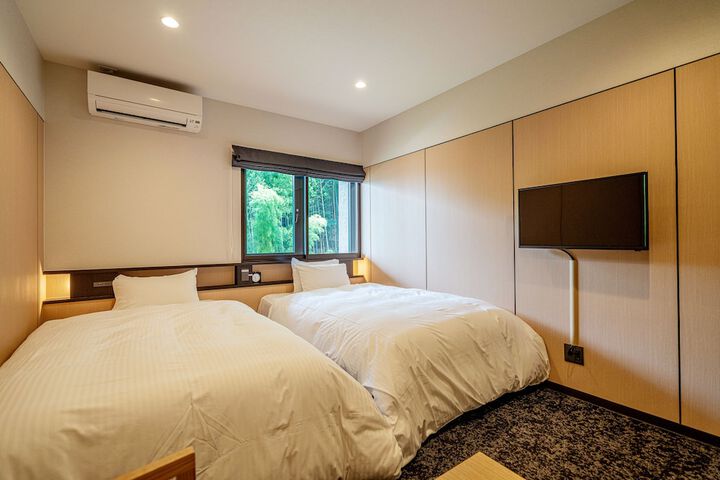 Room 8 of 43