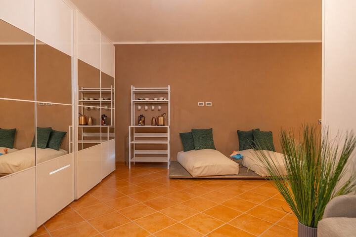 Room 6 of 93