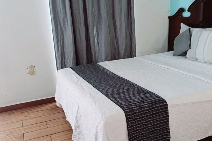 Room 43 of 242