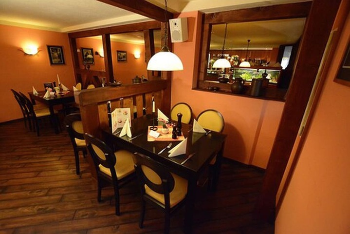 Dining 19 of 41
