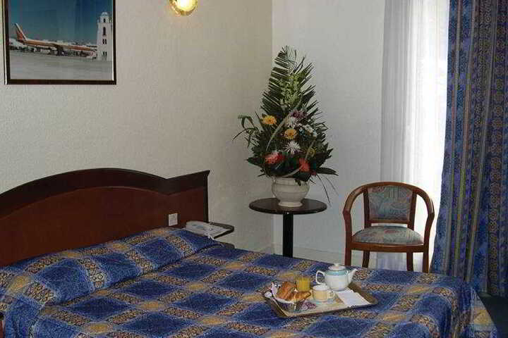 Room 5 of 6