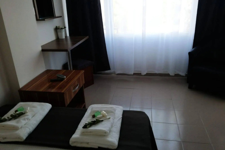 Room 3 of 10