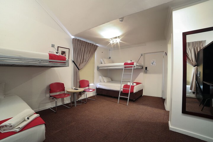 Room 9 of 19