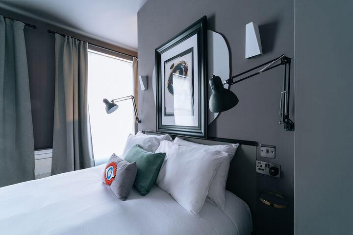 Room 27 of 46