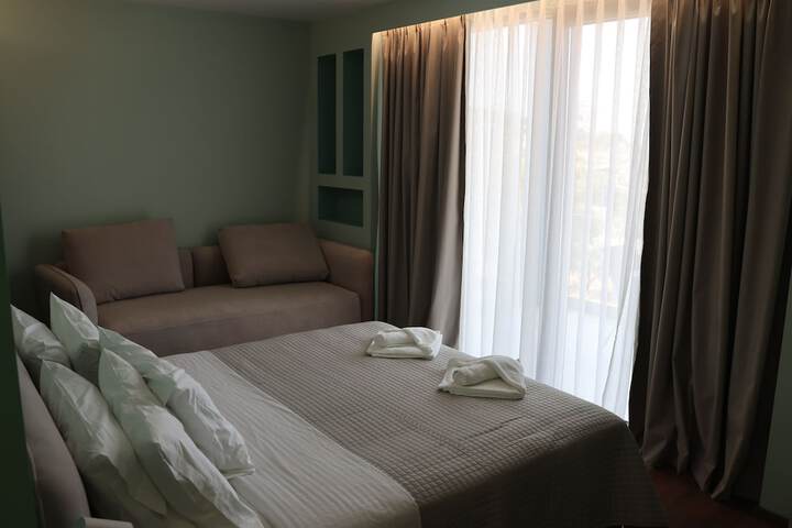 Room 8 of 42