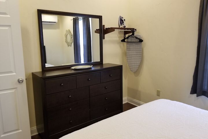 Room 6 of 16