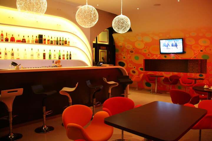 Lounge 121 of 131