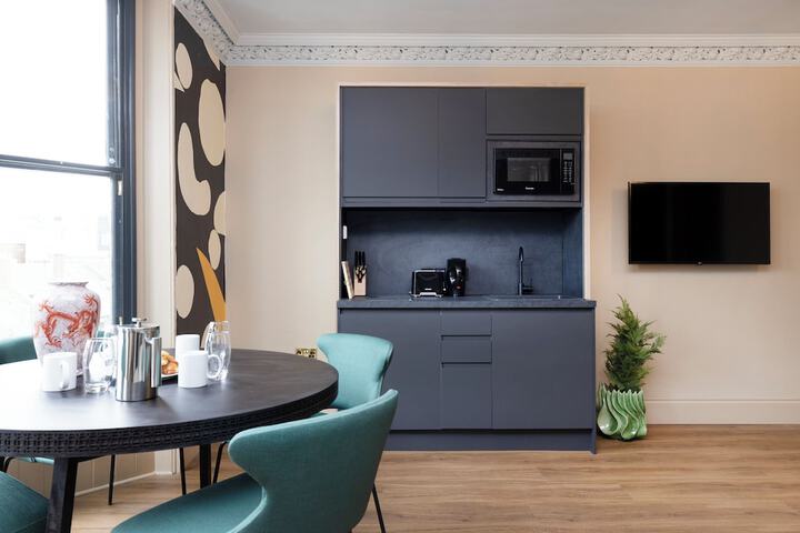 Room 6 of 55