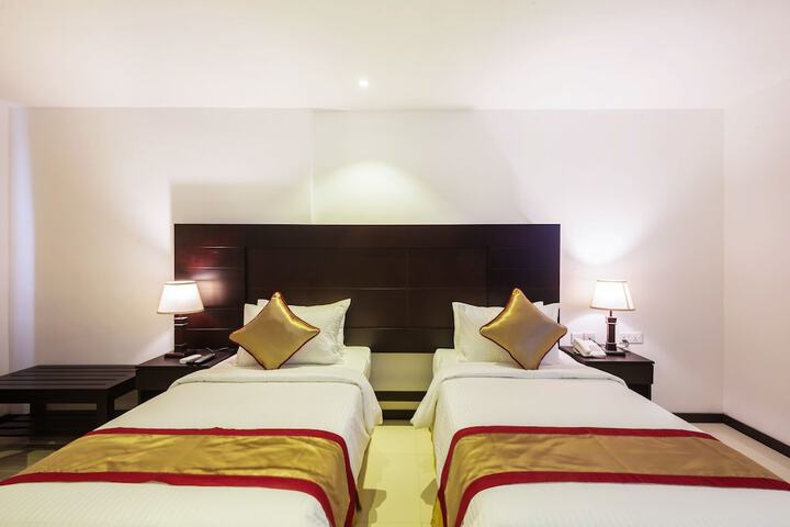 Room 13 of 28