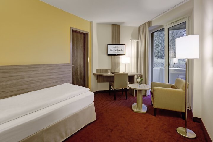 Room 4 of 76