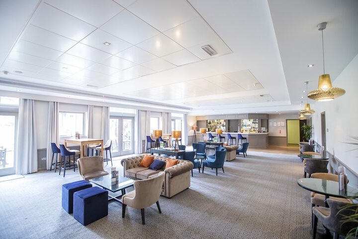 Lounge 60 of 74