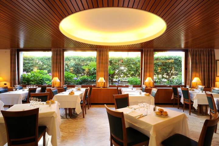 Dining 104 of 134