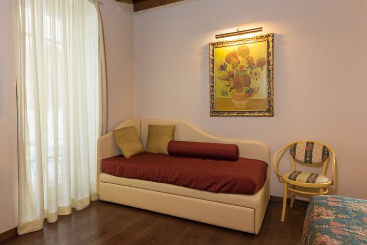 Room 4 of 75