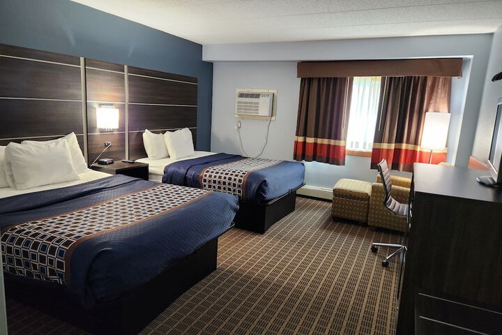 2 Queen Beds (10 of 10)
