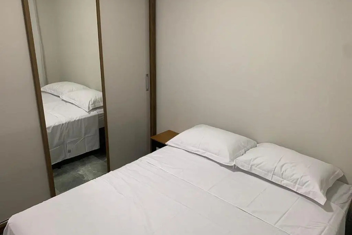 Room 2 of 8