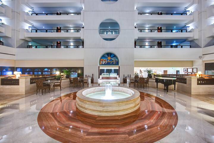 Entrance & Lobby