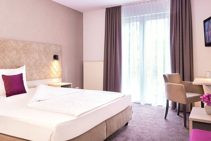 Room 8 of 37