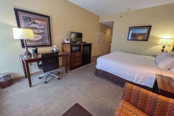 1 King Bed (5 of 9)