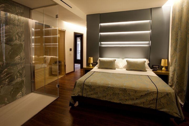 Room 33 of 47
