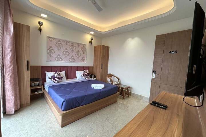 Room 7 of 15