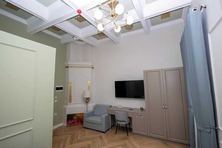 Room 15 of 33