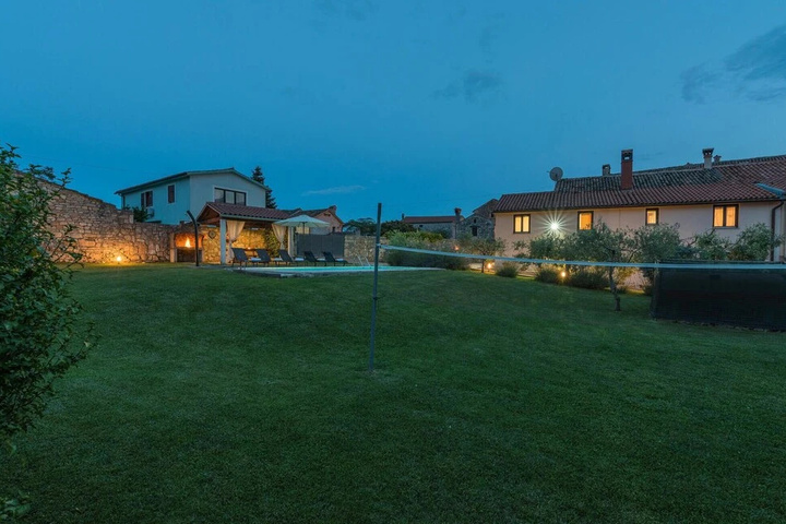 Stunning Home in Barban With Wifi and 2 Bedrooms