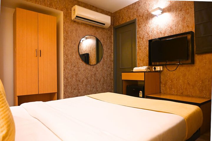 Room 11 of 21