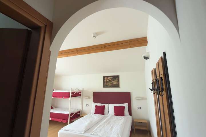Room 56 of 148