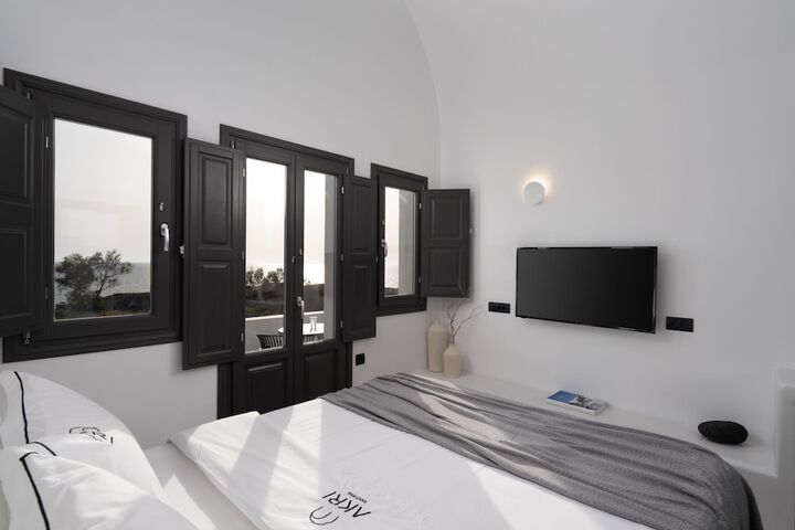 Room 4 of 33