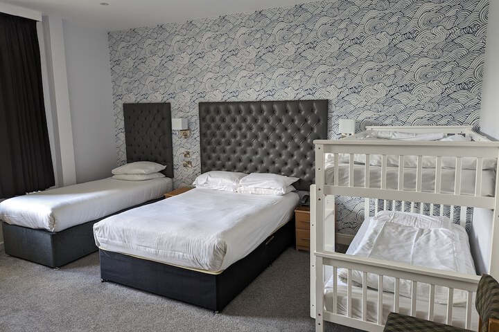 Room 45 of 118