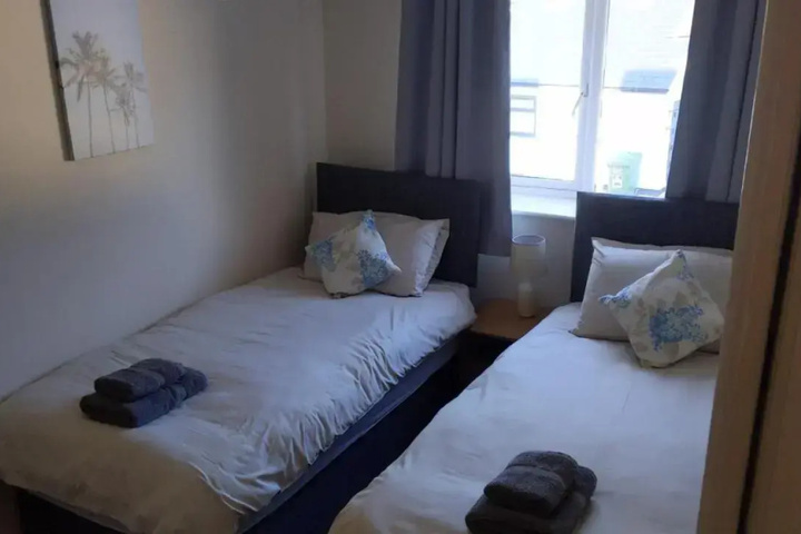 Room 4 of 13