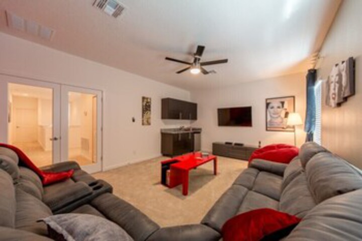 Room 11 of 36
