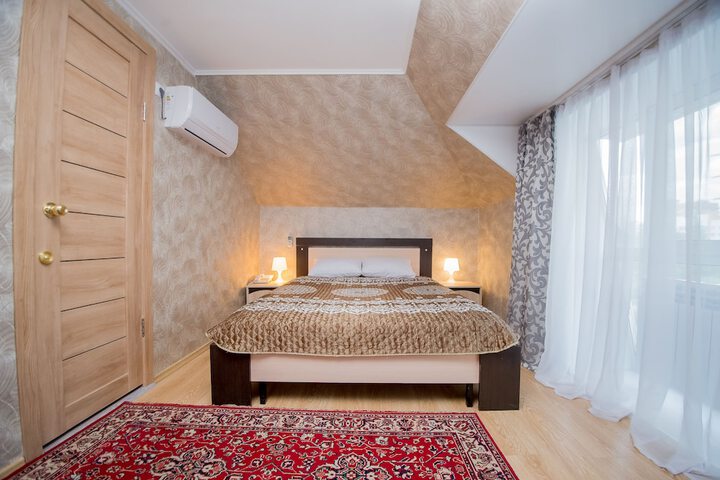 Room 53 of 69