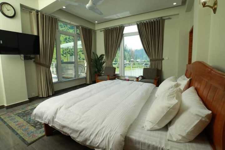 Room 15 of 35